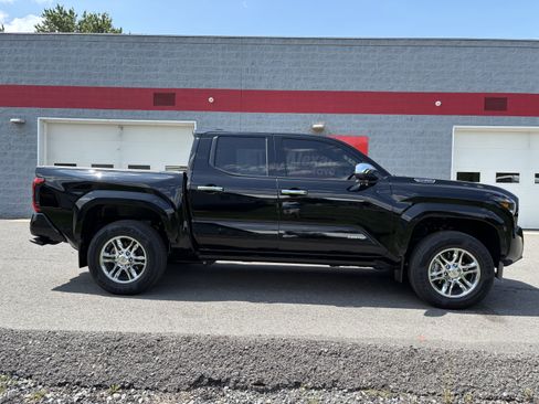 Used 2026 Toyota Tacoma Limited AWD/4WD image 2