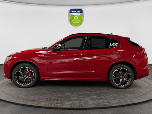 Used 2022 Alfa Romeo Stelvio Veloce AWD/4WD image 2