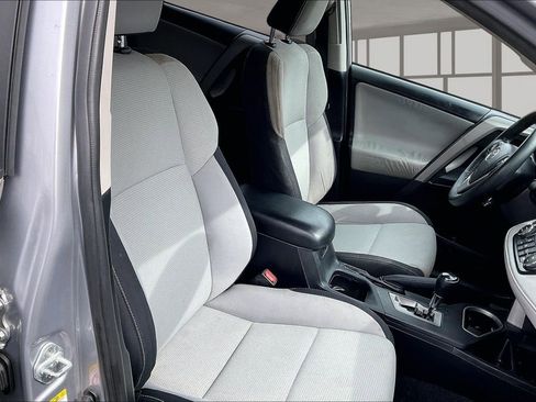 Used 2017 Toyota RAV4 XLE w/ Plus Extra Value Package AWD/4WD image 8