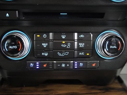 Used 2018 Ford F150 Lariat w/ Equipment Group 502A Luxury AWD/4WD image 23