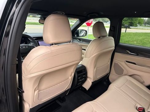 Used 2023 Jeep Grand Cherokee Limited AWD/4WD image 18