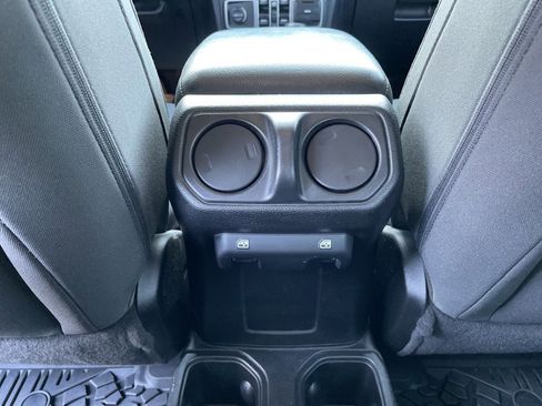 Used 2018 Jeep Wrangler Unlimited Sport S image 25