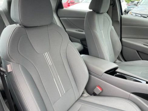 Used 2023 Hyundai Elantra SEL w/ Convenience Package FWD image 9