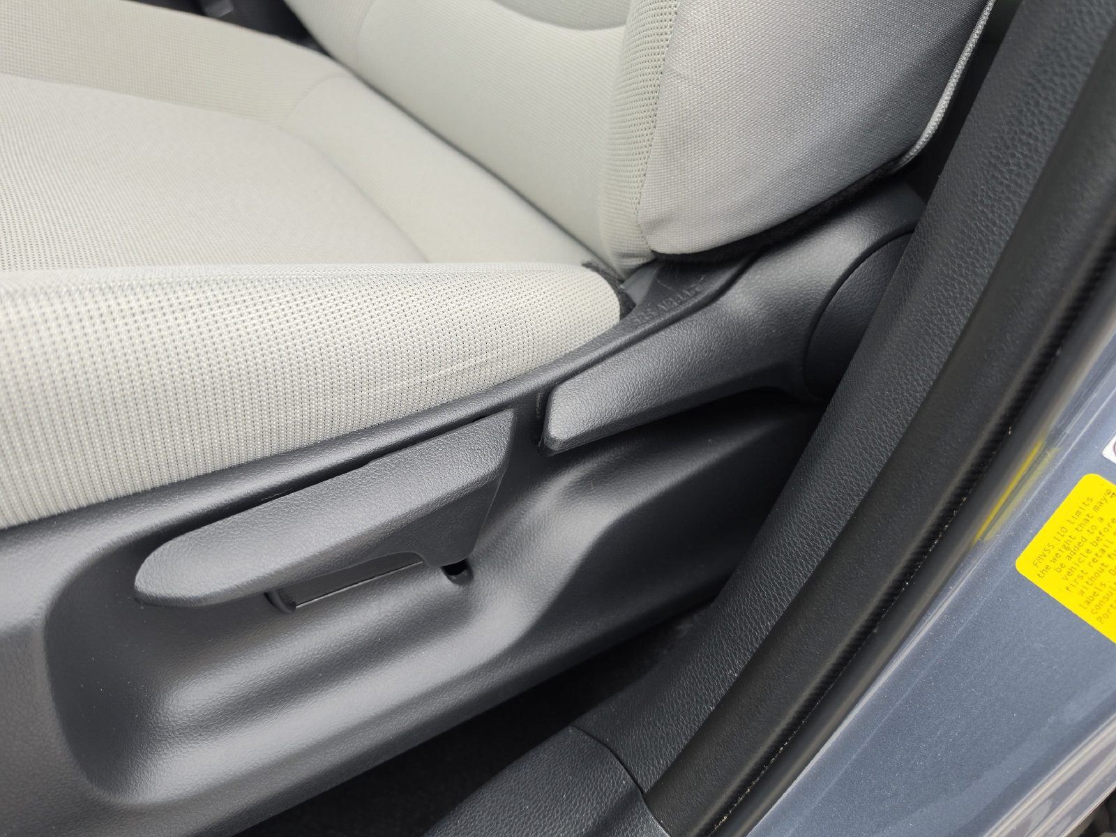 Used 2022 Toyota Corolla Cross L FWD image 25