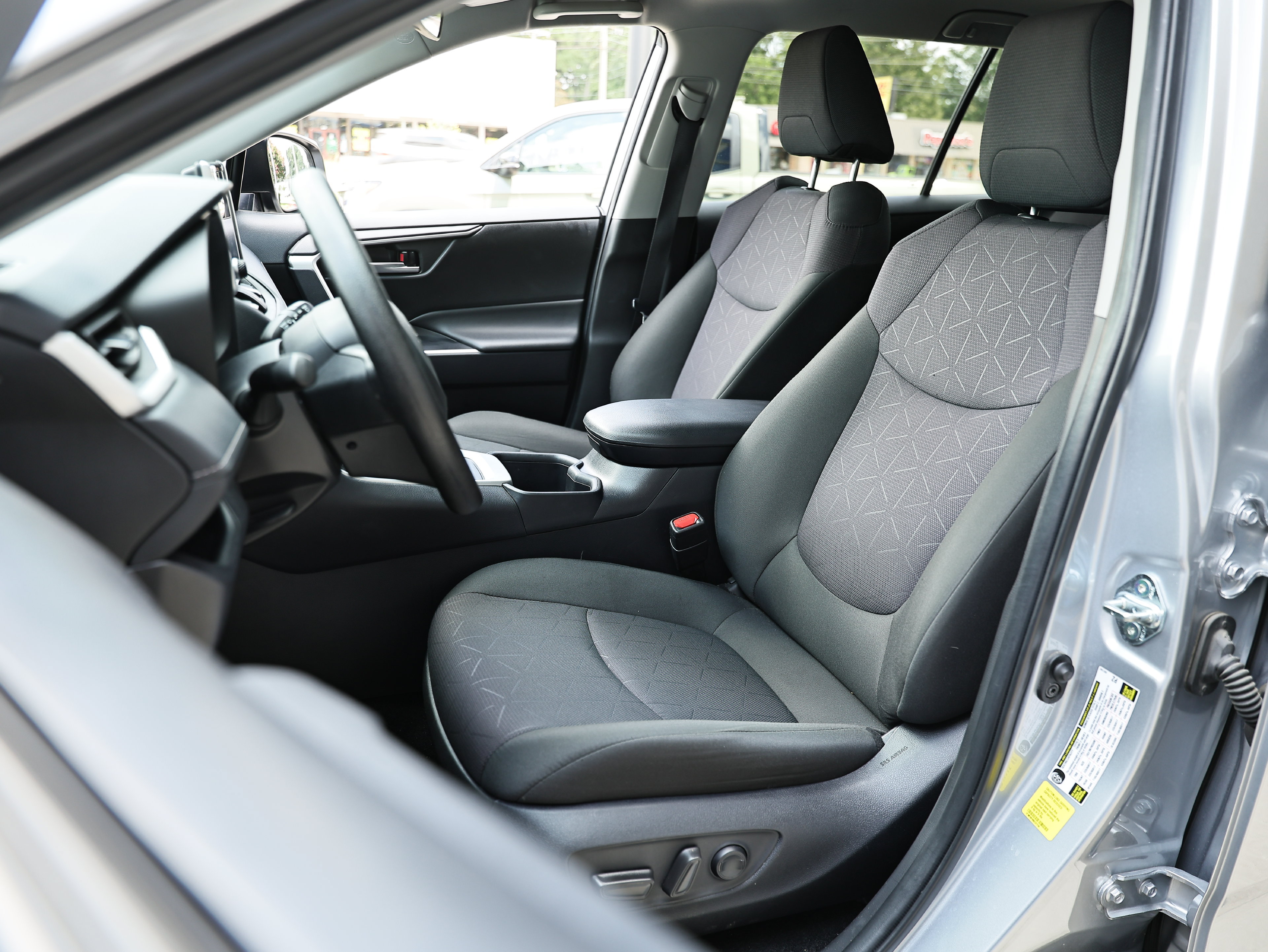 Used 2025 Toyota RAV4 XLE FWD image 19