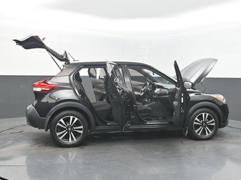 Used 2018 Nissan Kicks SR FWD image 46