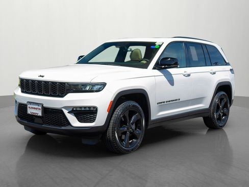 Used 2023 Jeep Grand Cherokee Limited w/ Black Appearance Package AWD/4WD image 3