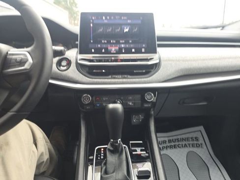 Used 2024 Jeep Compass Latitude w/ Sun and Sound Group image 23