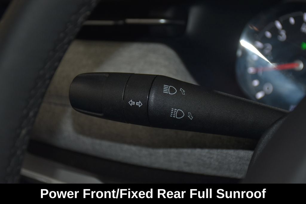 Used 2025 Jeep Compass Latitude w/ Sun & Sound Group AWD/4WD image 12