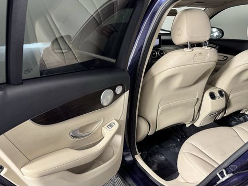 Used 2018 Mercedes-Benz GLC 300 4MATIC image 24