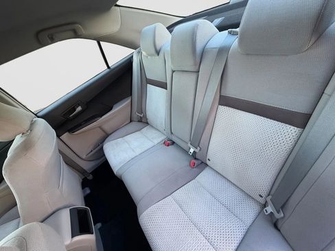 Used 2014 Toyota Camry LE FWD image 15