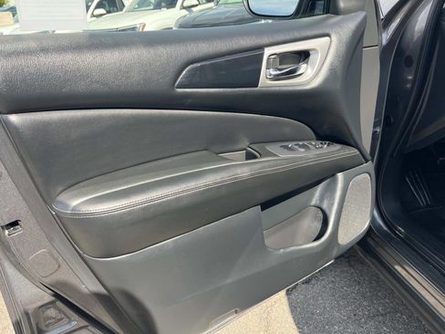 Used 2019 Nissan Pathfinder S image 6