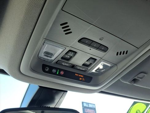 Used 2022 GMC Acadia SLT w/ Elevation Edition image 28