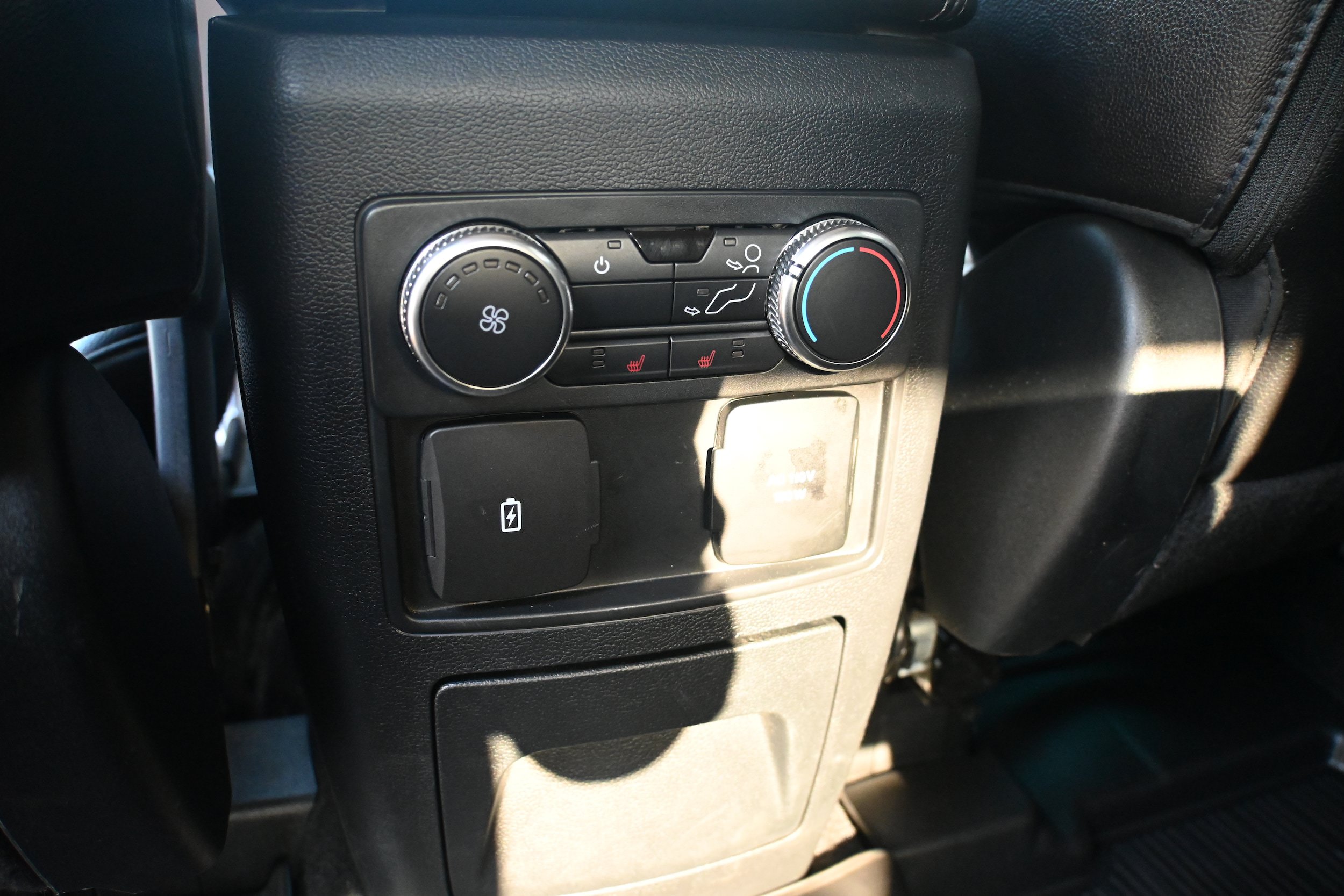 Used 2022 Ford Explorer Limited w/ Equipment Group 301A AWD/4WD image 7