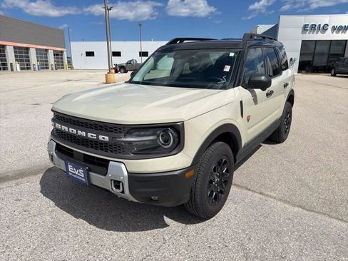 Used 2025 Ford Bronco Sport Outer Banks w/ Outer Banks Tech Package+ AWD/4WD image 2
