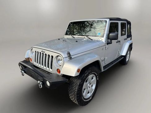 Used 2012 Jeep Wrangler Unlimited Sahara w/ Dual Top Group AWD/4WD image 12