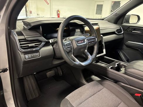 Used 2025 GMC Acadia Elevation image 28