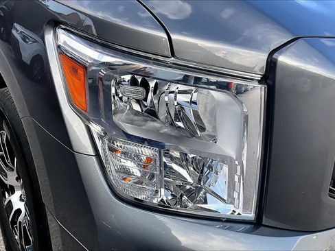 Used 2024 Nissan Titan SV image 26