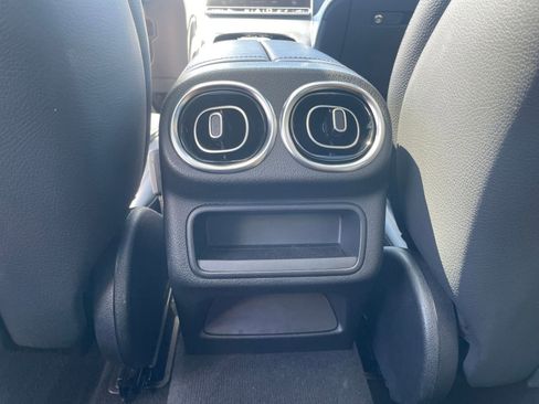 Used 2024 Mercedes-Benz GLC 300 image 24