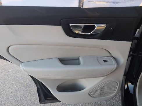 Used 2023 Volvo XC60 B5 Plus image 45