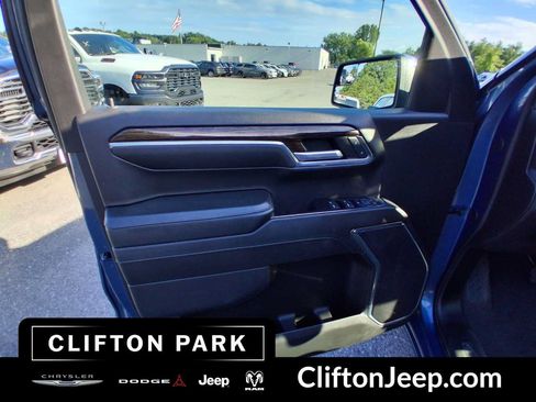Used 2024 GMC Sierra 1500 SLE AWD/4WD image 9