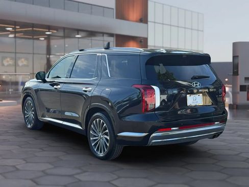 Used 2023 Hyundai Palisade Calligraphy FWD image 4