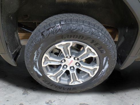 Certified 2025 GMC Sierra 1500 SLT AWD/4WD image 8