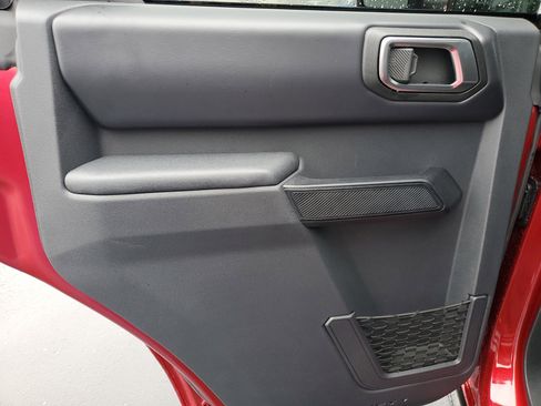 Used 2025 Ford Bronco Badlands image 13