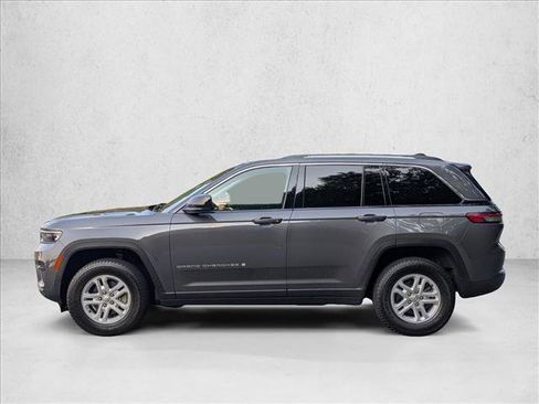 Used 2023 Jeep Grand Cherokee Laredo w/ Luxury Tech Group I AWD/4WD image 9