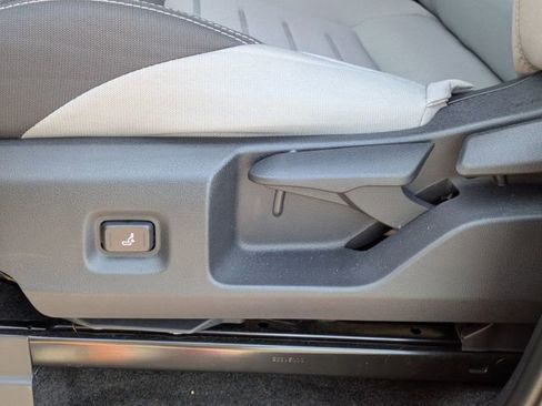 Used 2025 Toyota Tacoma TRD Sport AWD/4WD image 18