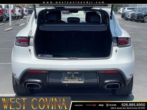 Used 2023 Porsche Macan AWD/4WD image 10