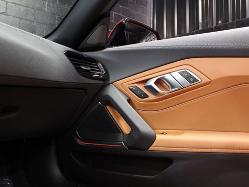 Used 2022 BMW Z4 sDrive30i w/ Driving Assistance Package image 27