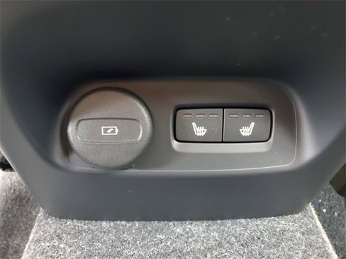 New 2026 Volvo XC40 B5 Core w/ Climate Package image 31