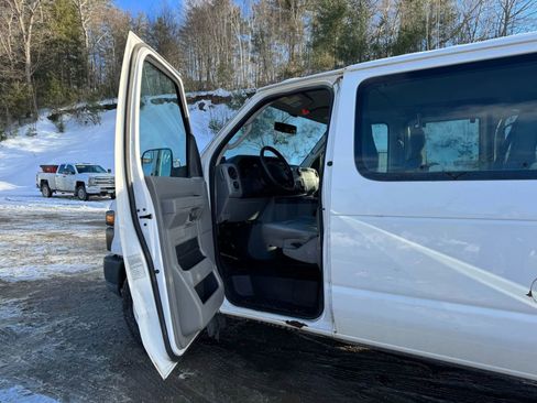 Used 2014 Ford E-250 and Econoline 250 w/ Power Group RWD image 18