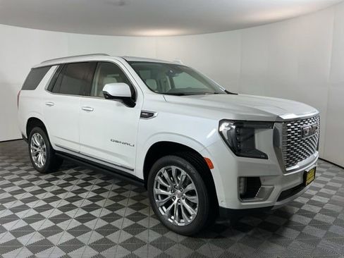 Used 2023 GMC Yukon Denali w/ Advanced Technology Package image 3