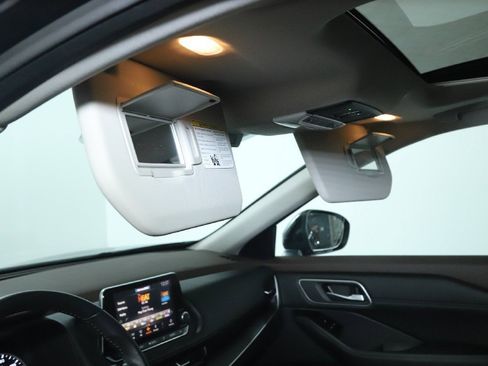 Used 2021 Nissan Rogue SV w/ Premium Package image 20