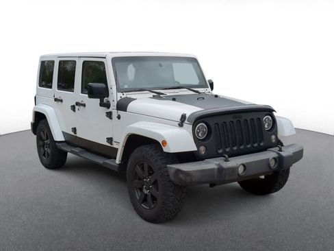 Used 2014 Jeep Wrangler Unlimited Sahara w/ Dual Top Group AWD/4WD image 2