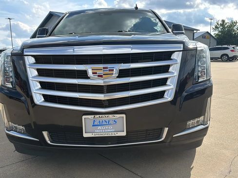 Used 2019 Cadillac Escalade ESV Premium Luxury AWD/4WD image 23