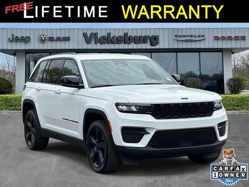 Used 2023 Jeep Grand Cherokee Altitude AWD/4WD image 1