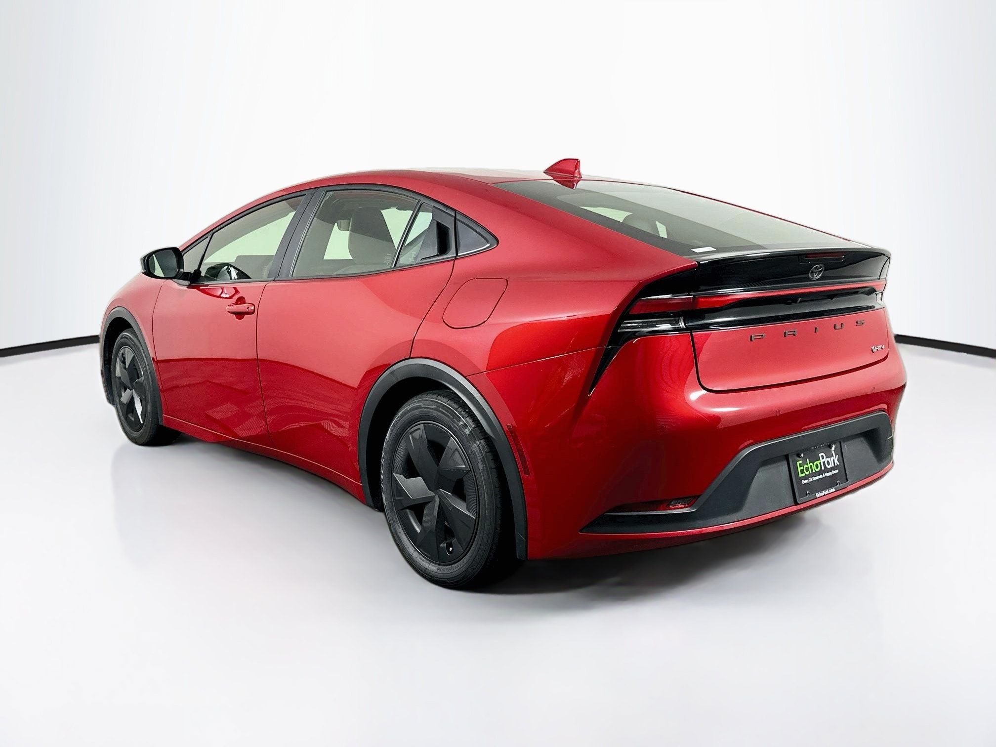Used 2025 Toyota Prius LE FWD image 5