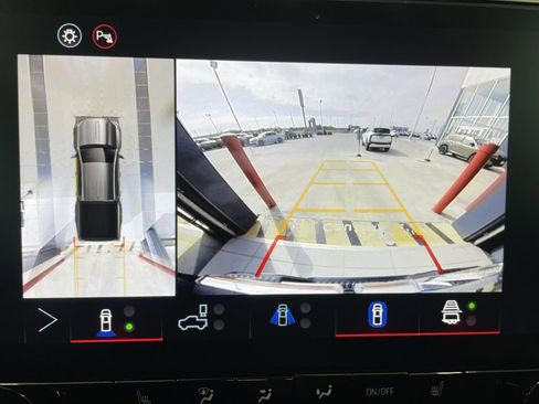 Used 2025 GMC Canyon Elevation w/ Convenience Package image 9