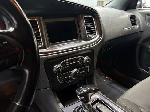 Used 2018 Dodge Charger SXT w/ Blacktop Package RWD image 17