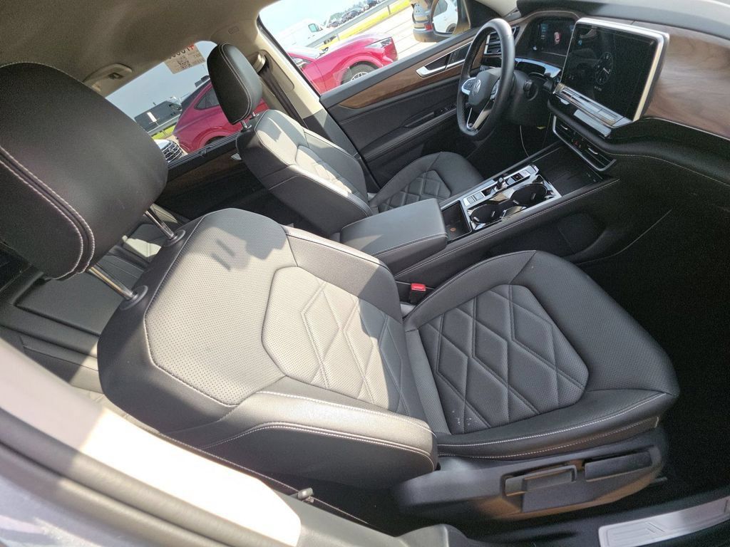 Used 2025 Volkswagen Atlas SE AWD/4WD image 8