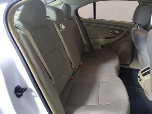 Used 2018 Ford Taurus SE image 19