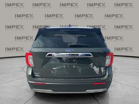 Used 2024 Ford Explorer XLT w/ Equipment Group 202A image 4