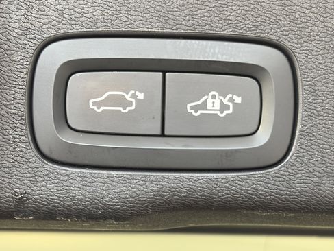 Used 2024 Volvo XC60 B5 Plus image 15