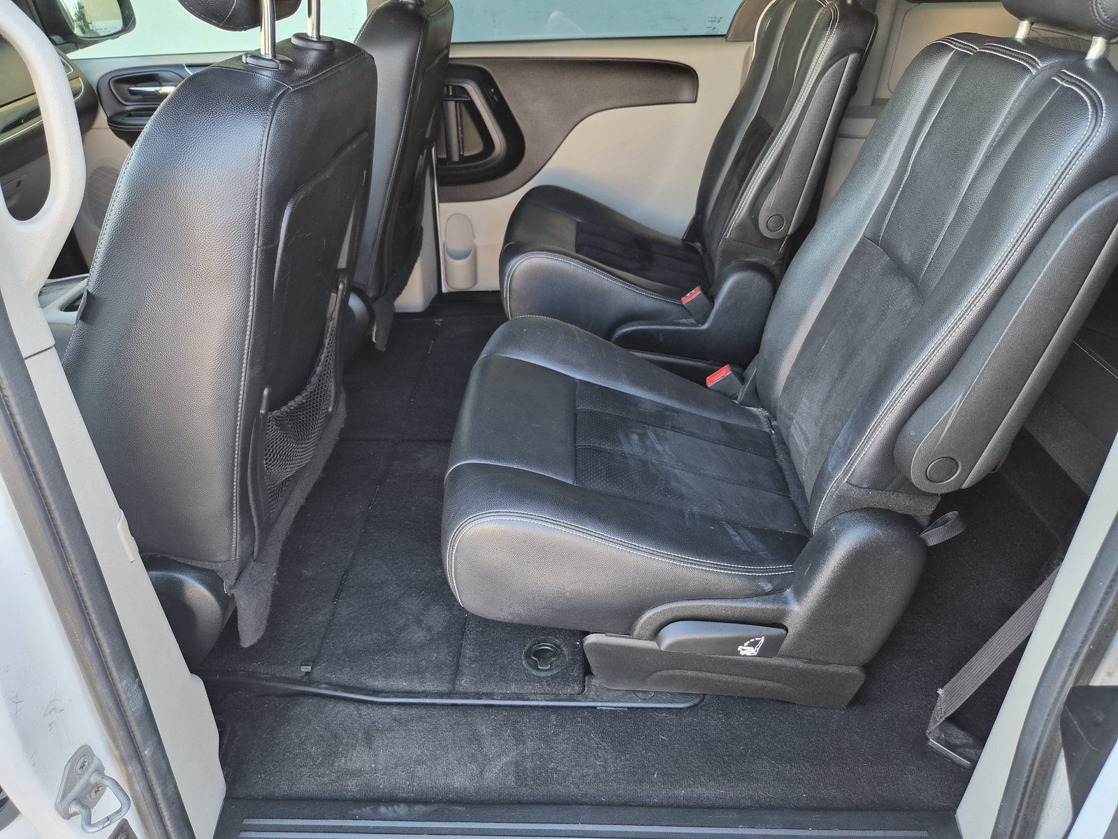 Used 2017 Dodge Grand Caravan SXT FWD image 16