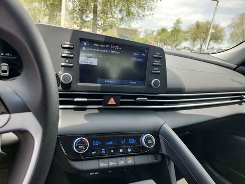 Used 2023 Hyundai Elantra SEL image 11