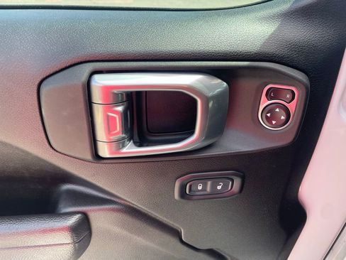 Used 2024 Jeep Wrangler Willys image 12