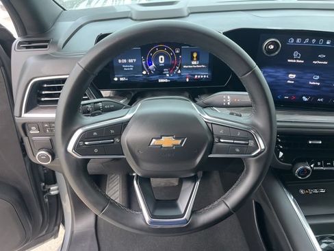 Used 2025 Chevrolet Suburban LT RWD image 18